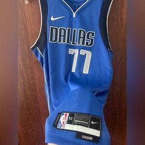 Luka Doncic Dallas Mavericks Nike 2021/22 Diamond Swingman Jersey - Icon - Blue